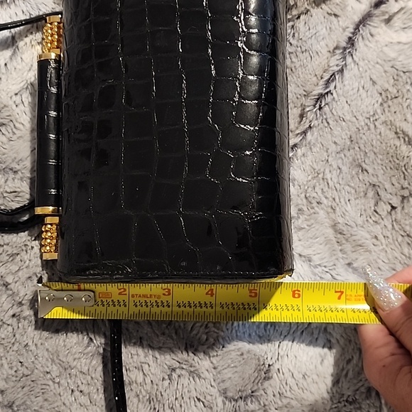 VINTAGE PANTERA BLACK PATENT LEATHER CLUTCH WITH GOLD HARDWARE - Picture 10 of 15